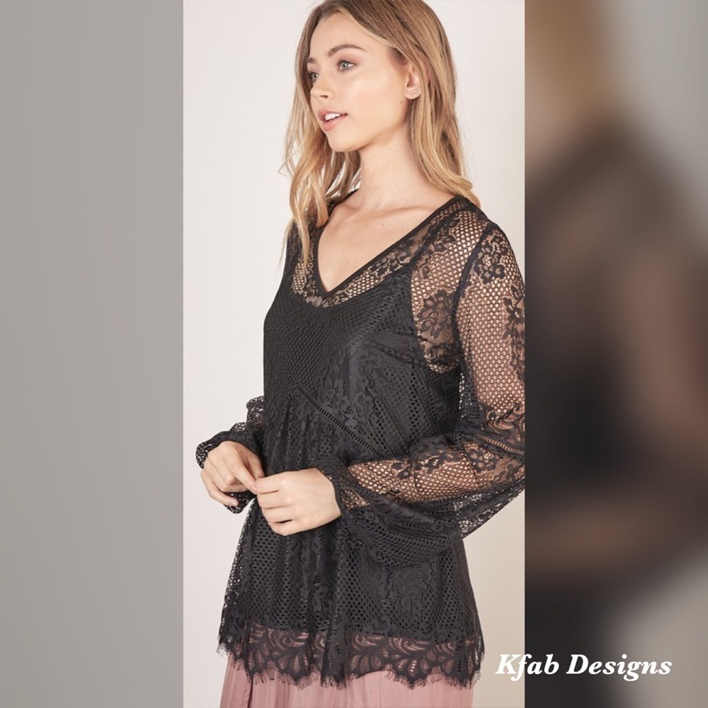 Mustard Seed Black Gorgeous Scalloped Lace Top with Tank! - Picture 4 of 6